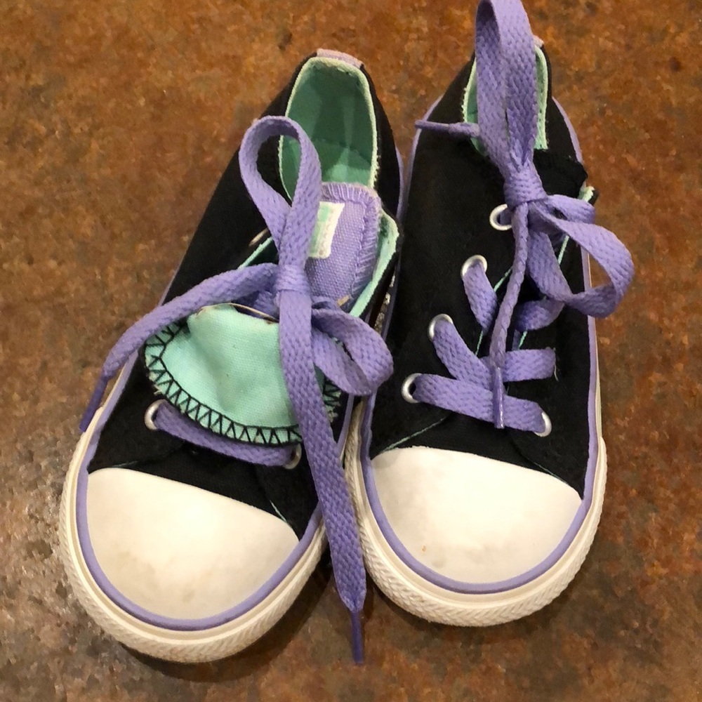 Girl’s converse